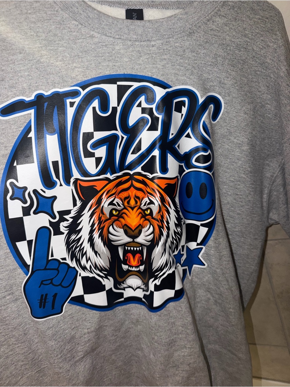 Tigers Graphic Crewneck Sweatshirt Gray Size Medium - Picture 2 of 3